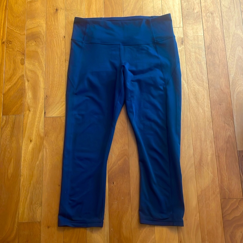 Women’s Under Armour leggings. Size Large.